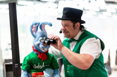 Trollkarl Göteborg, Stockholm, Malmö, hela landet. Ason Bson Cson - trollkarlen. En Svensk Mästare i Barntrolleri gör barnkalaset/familjedagen extra roligt.