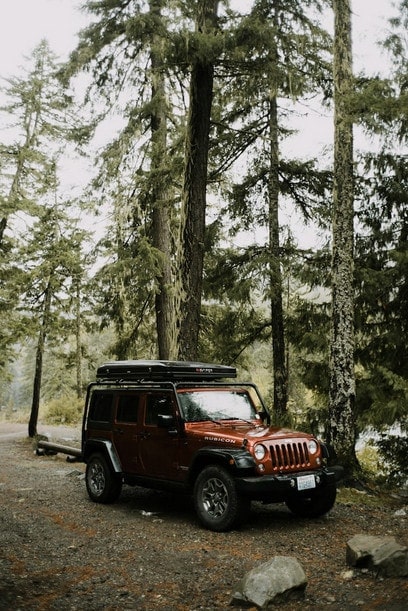 Jeep Rubicon with iKamper Skycamp hard shell tent