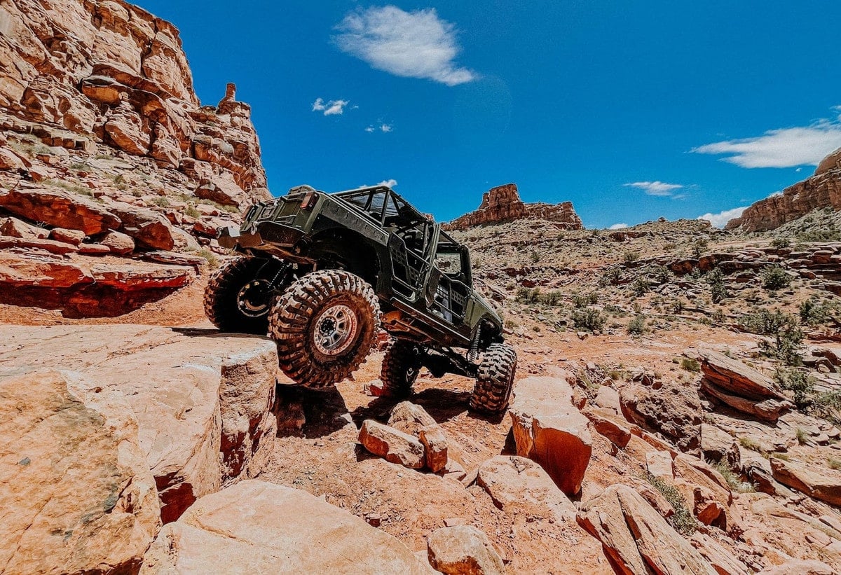 Jeep rock crawling