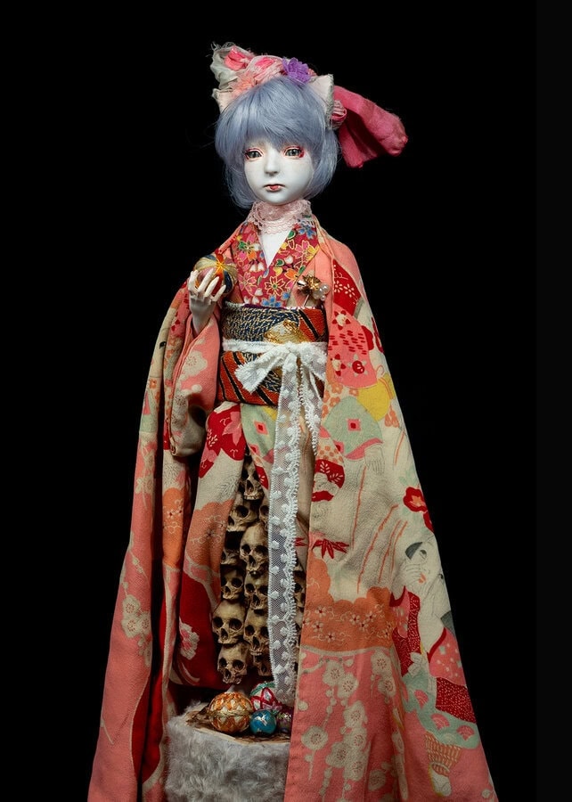 Tokyo Jesus - Figurative Sculpture - 9