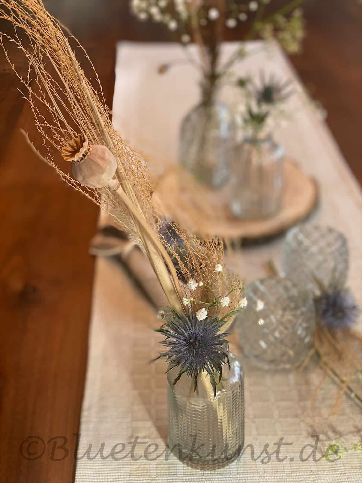 Trockenblumen Schilf und Disteln der Boho Style