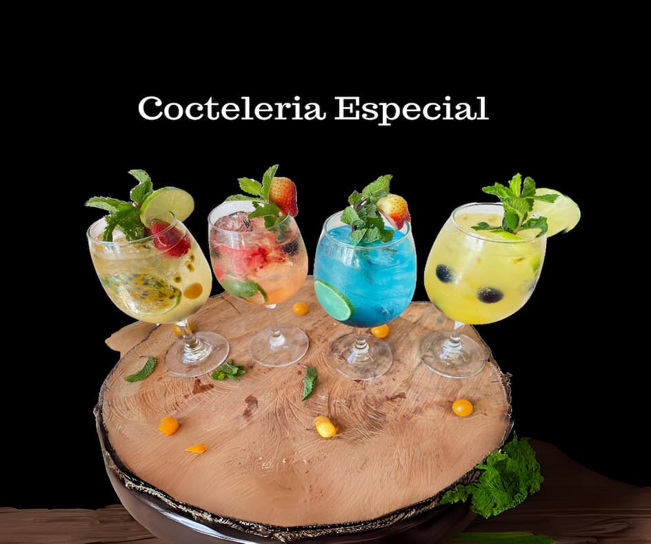 Deliciosos cócteles preparados por un experto barman para fiestas y reuniones sociales