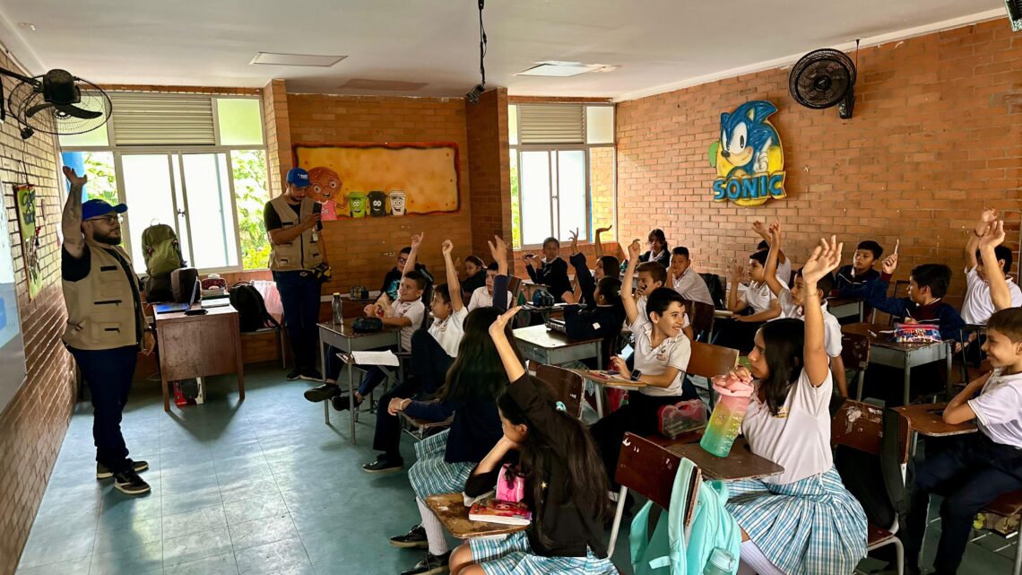 Los ‘Caza Cochinos’ se toman los colegios de Ibagué para impulsar la cultura ciudadana Los ‘Caza Cochinos’ se toman los colegios de Ibagué para impulsar la cultura ciudadana