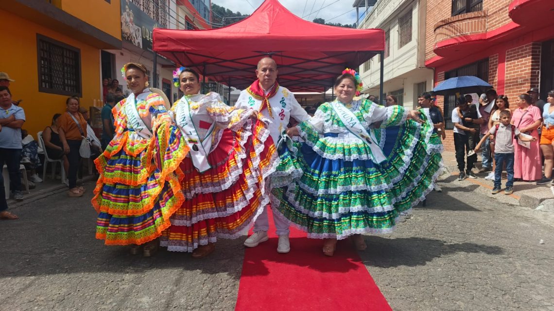 El folclor se tomó las comunas: Reinado de Presidentas 2025, una fiesta de liderazgo, cultura y tradición El folclor se tomó las comunas: Reinado de Presidentas 2025, una fiesta de liderazgo, cultura y tradición