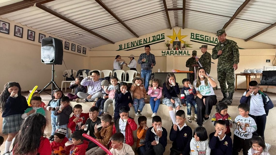 Más de 2,6 MILLONES de vasos de leche han entregado los ganaderos a población vulnerable en 27 departament Más de 2,6 MILLONES de vasos de leche han entregado los ganaderos a población vulnerable en 27 departament