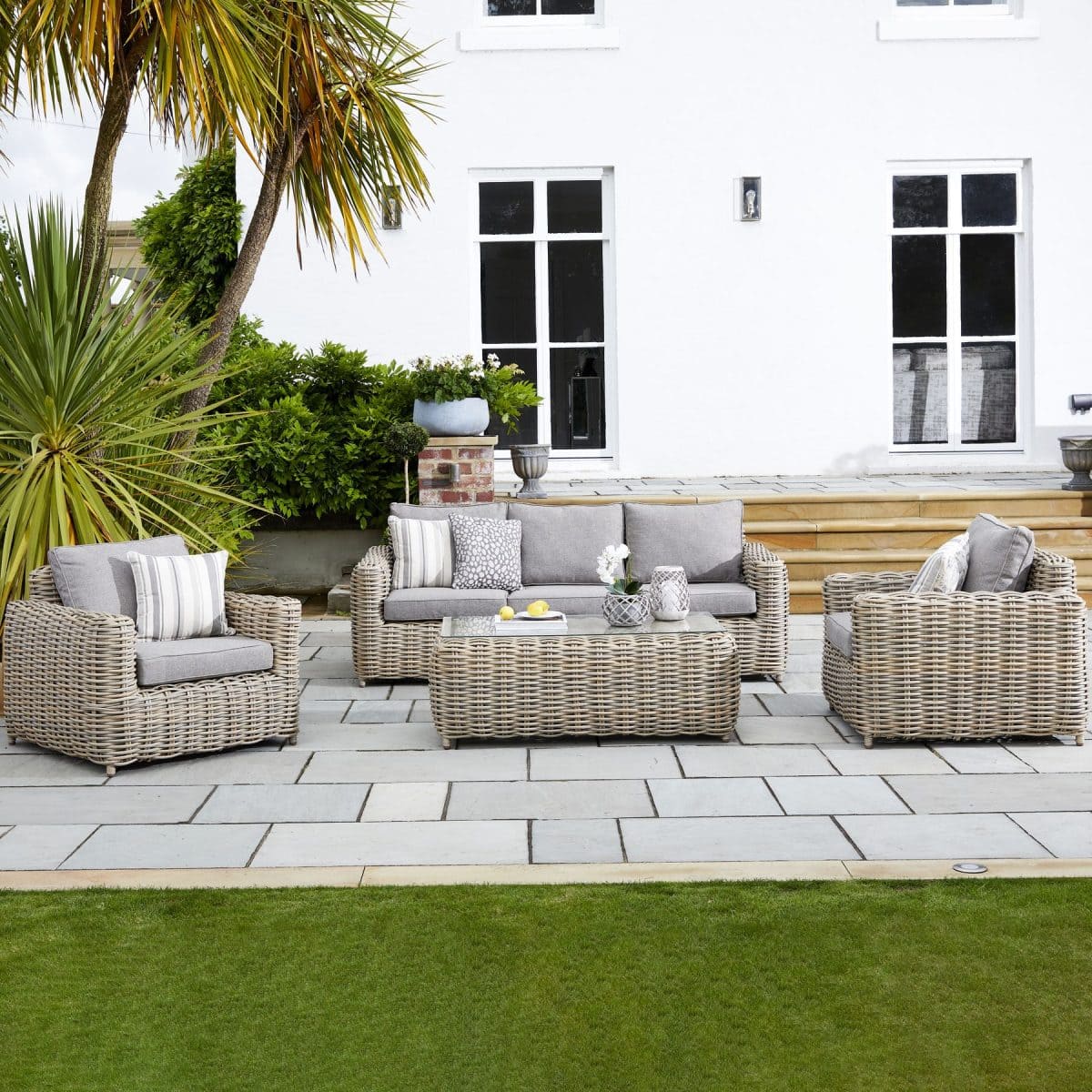 Coleton Collection Garden Set