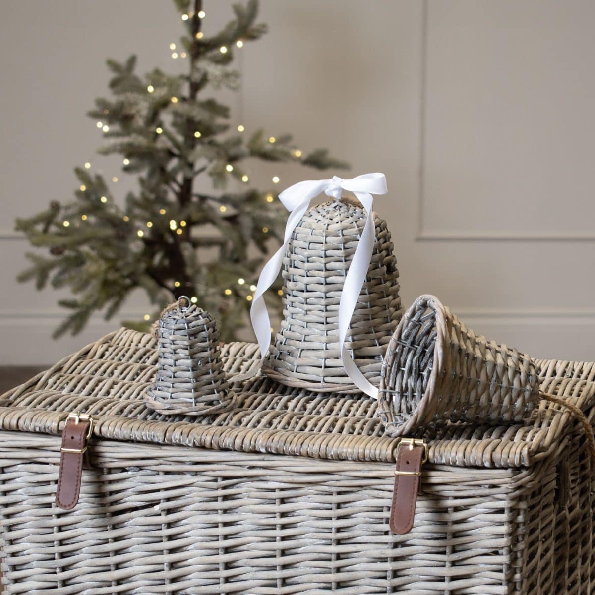 Large Wicker Bell Decoration - 8cm x 8cm x 15cm