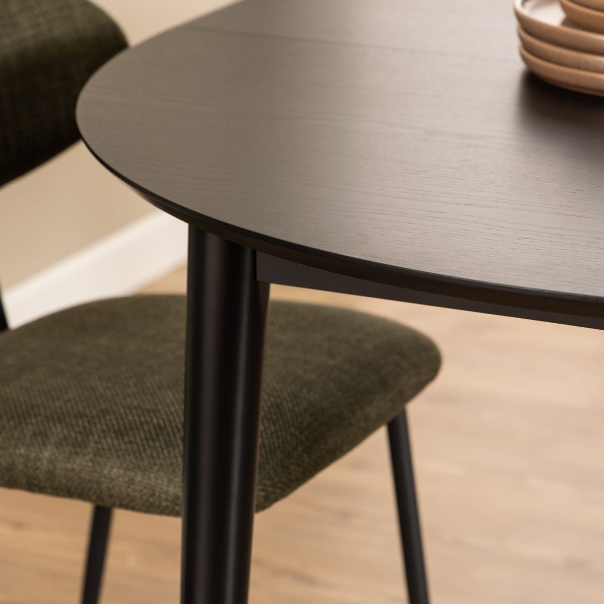 Harlaxton Round Dining Table, Black