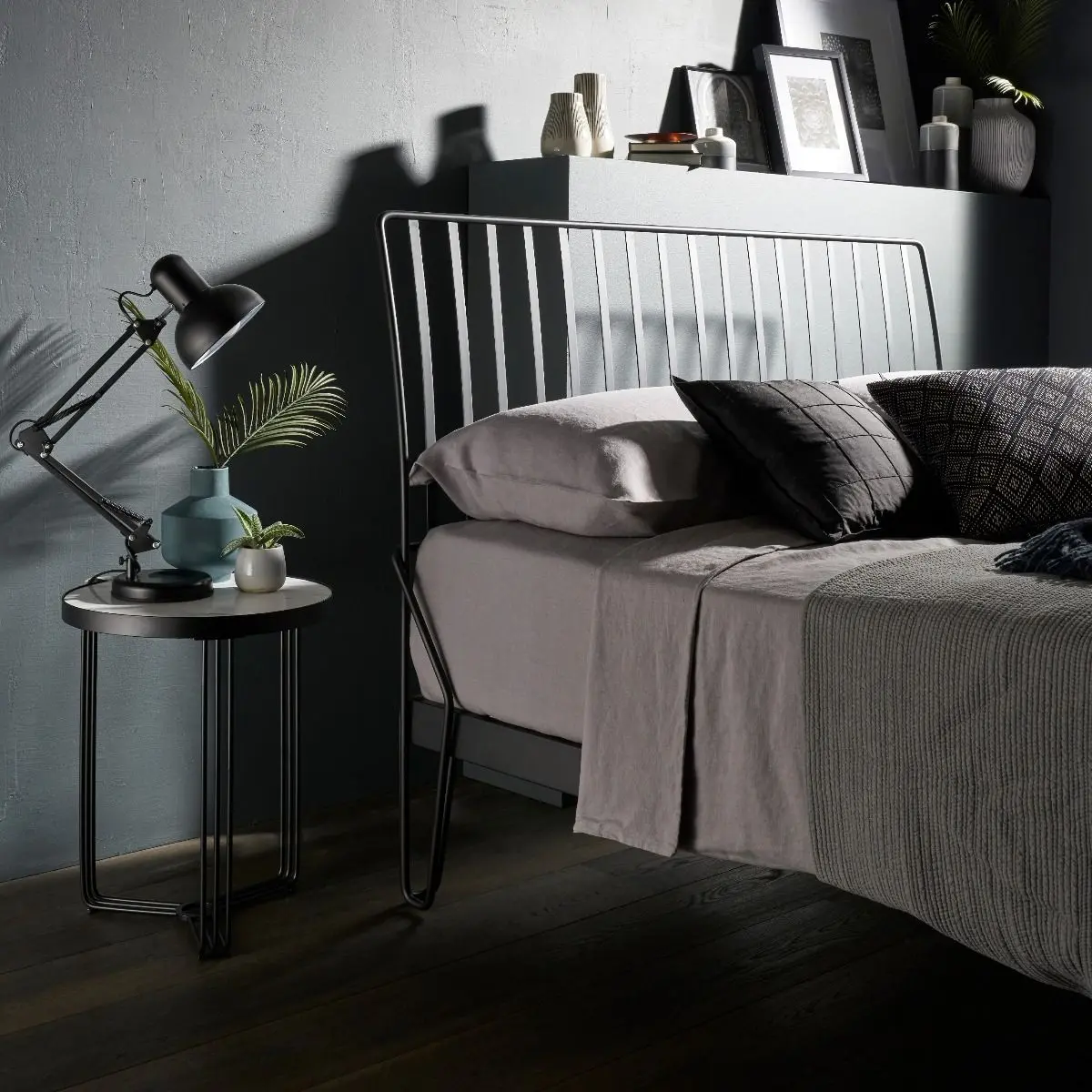 Finn King Size Black Metal Bed