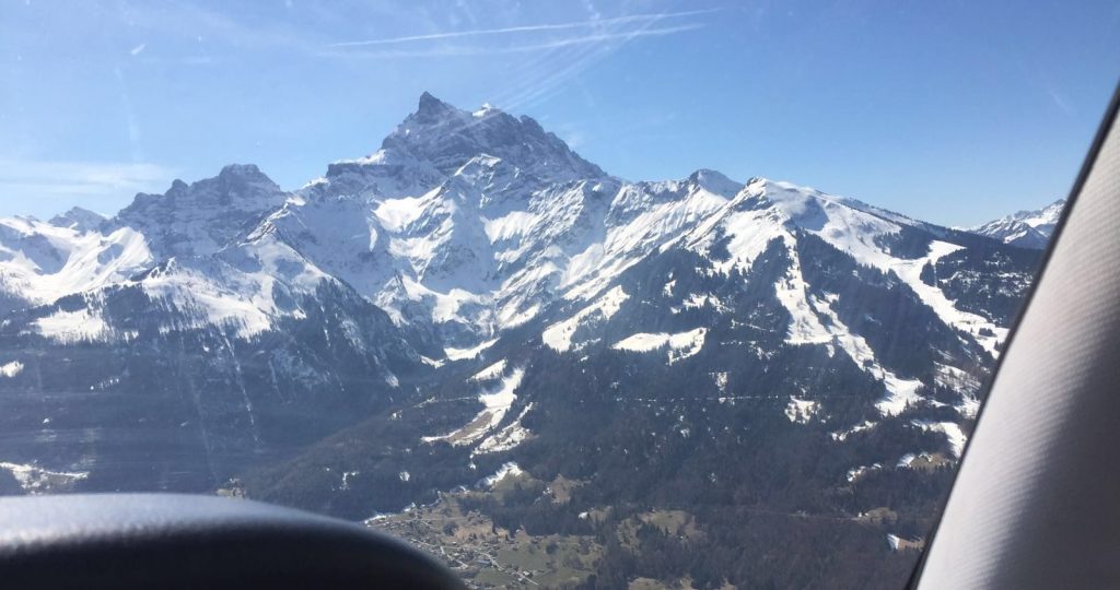 Boek een prive vliegtuig voor een last minute shortski naar Sion