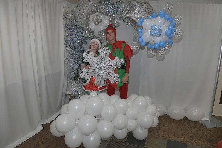 Snowflake and Cloud photo Op