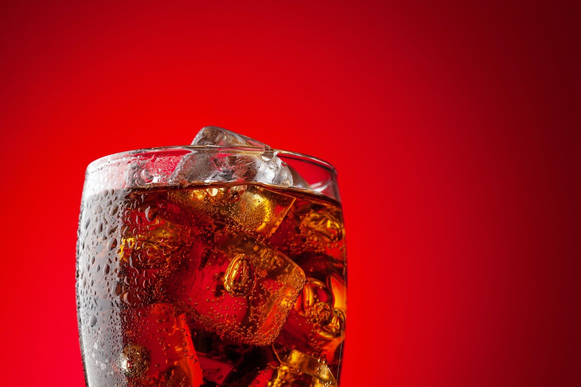 Cola with ice