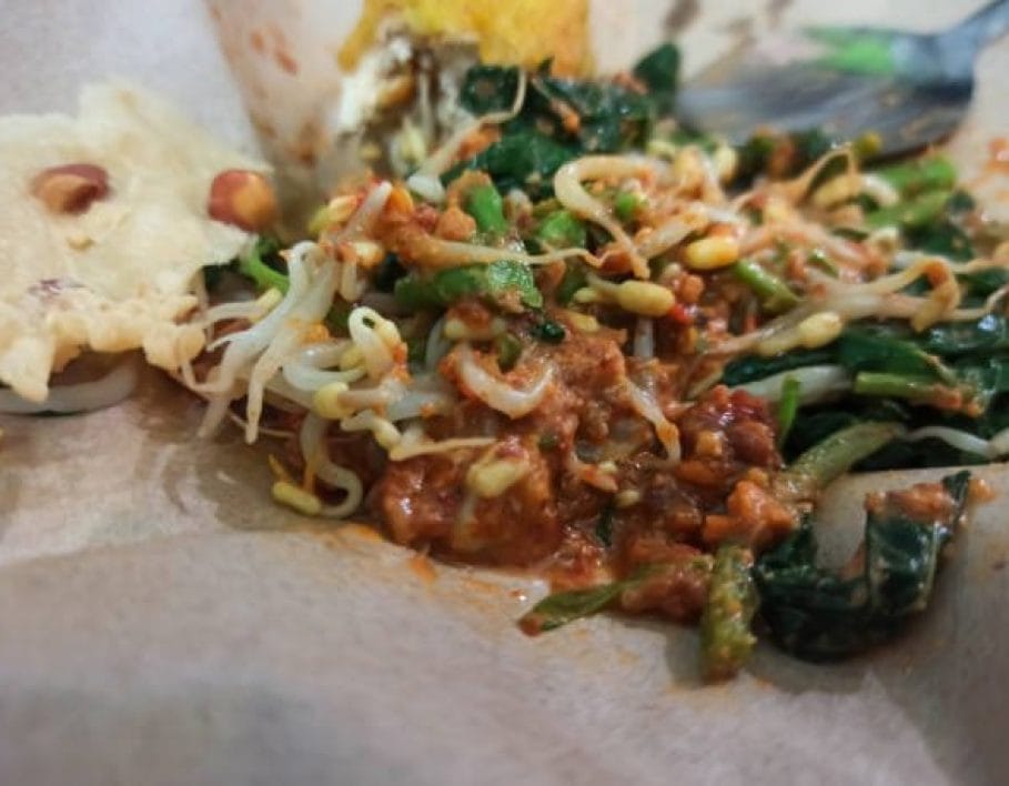 Veggie Salad with Peanut Sauce
