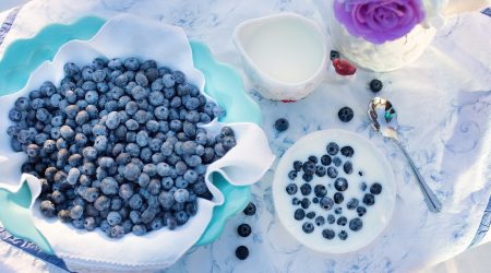 blueberries milk breakfast anthocyanin