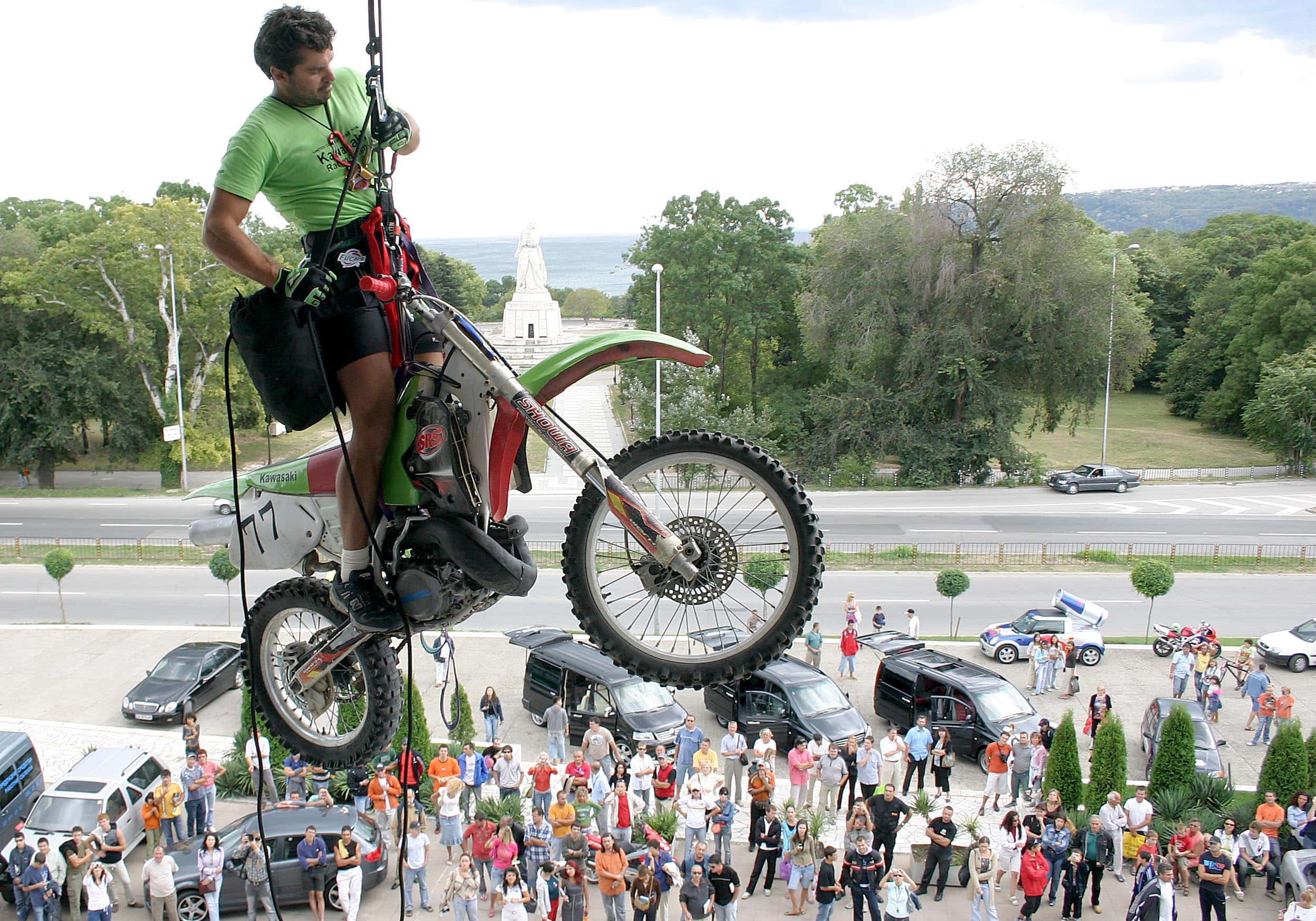 Moto Mid Air Rope Access