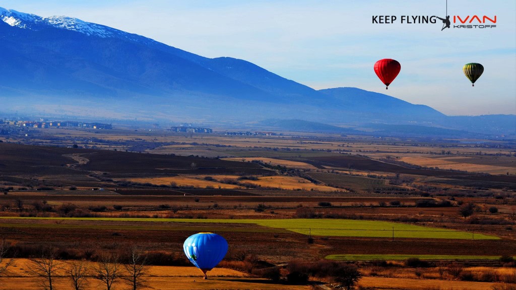 Flying with balloon above Bansko