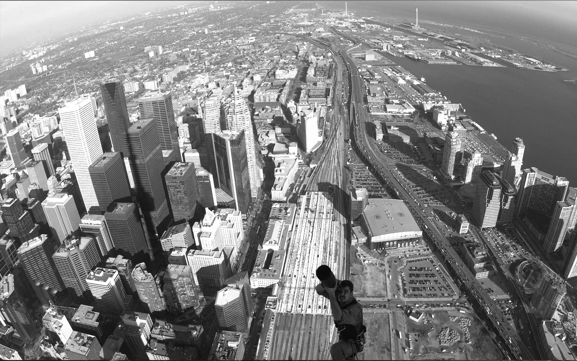 Extreme rope access on the CN Tower