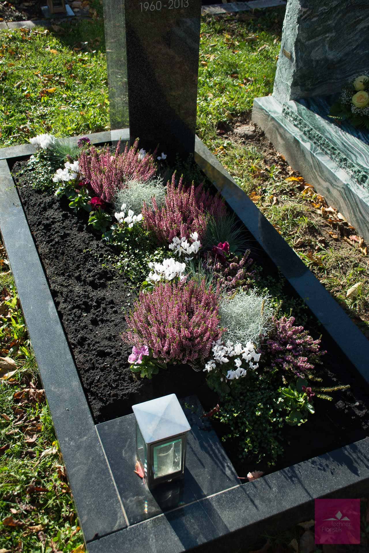 Hochzeit, Autoschmuck schlicht, helle Blumen