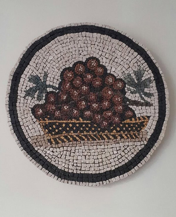 Mosaïc Concept, cours de mosaïque : Corbeille de raisins : copie d'antique en marbre