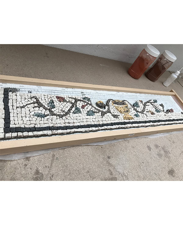 Mosaïc Concept, cours de mosaïque : Frise d'une mosaïque antique en marbre (encours d'achèvement)