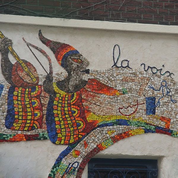 Atelier Mosaïc Concept-Détail de la mosaïque posée sur façade aux Lilas