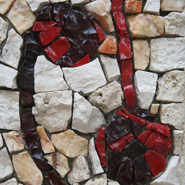 Atelier de mosaïque Mosaïc Concept : détail de la mosaïque en façade aux Lilas