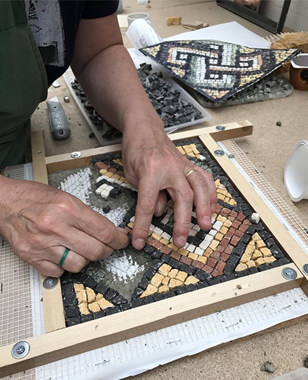 Mosaïc Concept, Stage de mosaïque antony : copie d'ancien en marbre (travail en cours)