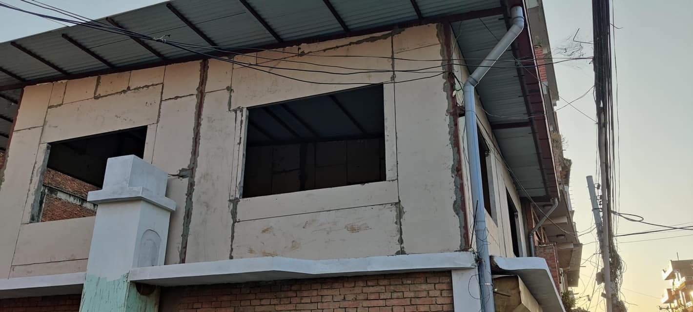 Internal and External wall partition in the floor extension