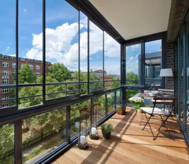 classic houses by mester fenster rollladen markisen 380x330xc - Пластиковые окна и остекление балкона в Москве
