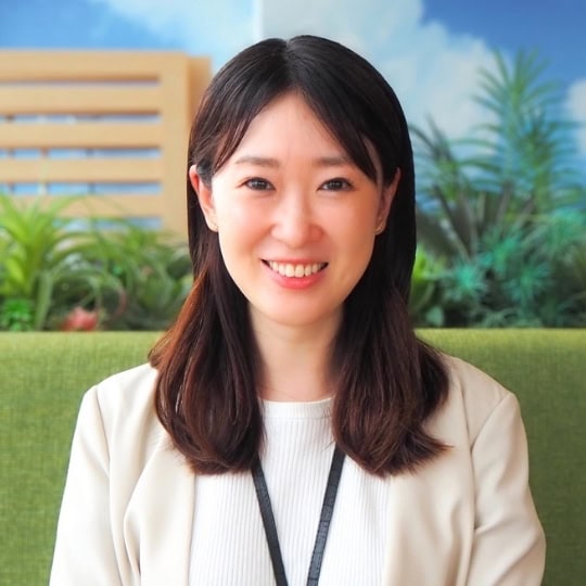 小林 万由