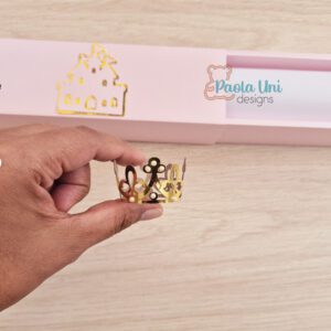 Archivo para recortar y armar caja para invitación, incluye corona.