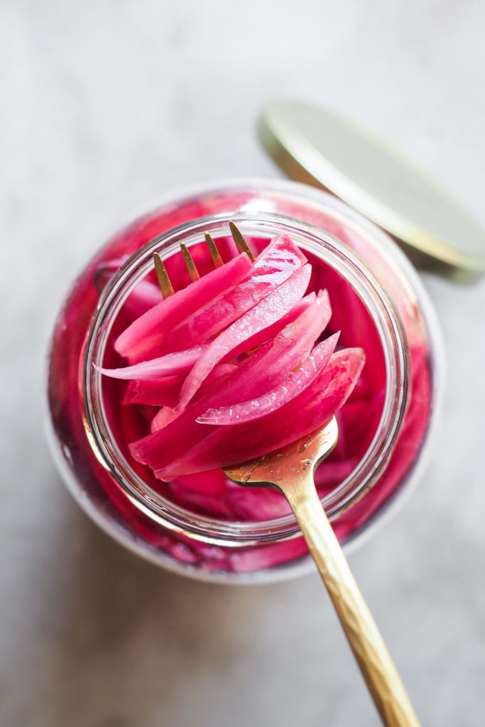 Making Homemade Pickled Onions couldn't be easier or quicker. And what do you get? A tangy, slightly sweet, and punchy onion made with just a handful of ingredients and a little bit of patience (some resting time is needed). It's a kitchen staple that you must include in your repertoire cause it's a super versatile flavour and colour booster. I'm sure that if you make this easy homemade pickled red onion once, you'll come back for more! | Paula's Apron Recipe