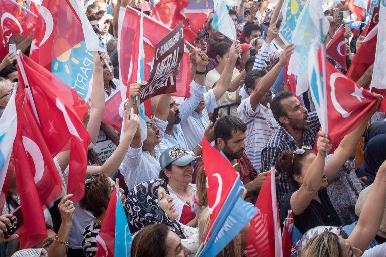 Cu vântul în pânze. Opoziția din Turcia adulmecă succesul împotriva lui Erdogan