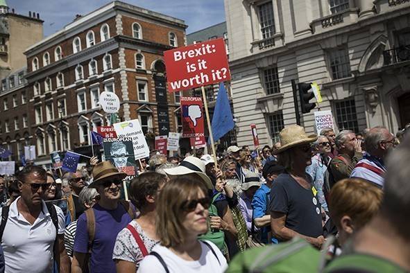 Sondaj: Trei din cinci britanici ar vota acum pentru rămânerea în UE