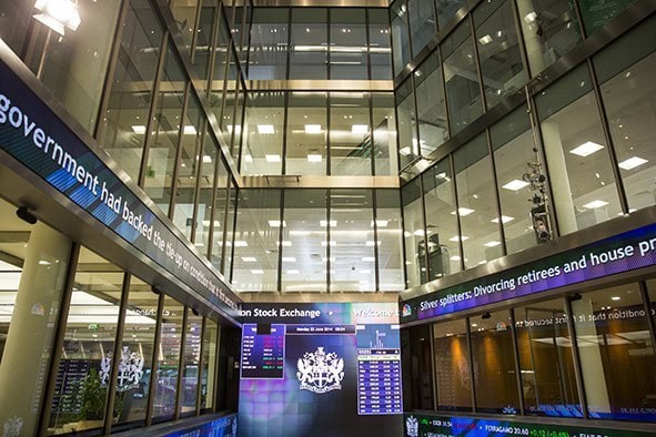 China blochează listarea pe bursa de la Londra a unor companii chinezești, pe fondul tensiunilor politice cu Marea Britanie China blochează listarea pe bursa de la Londra a unor companii chinezești, pe fondul tensiunilor politice cu Marea Britanie