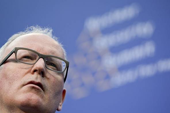 Comisia Europeană: Bulgaria primește termen de ridicare a MCV. România trebuie să suspende implementarea legilor Justiției Comisia Europeană: Bulgaria primește termen de ridicare a MCV. România trebuie să suspende implementarea legilor Justiției