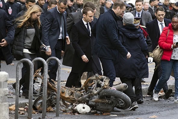 Furia, ca șansă. Apelul lui Macron către francezi Furia, ca șansă. Apelul lui Macron către francezi