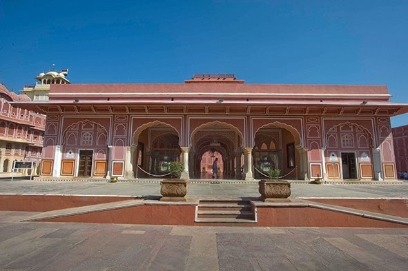 India, o lume îndepărtată și o poartă spre infinit