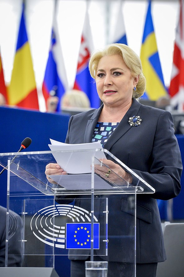 Cu Justiția legată de picior