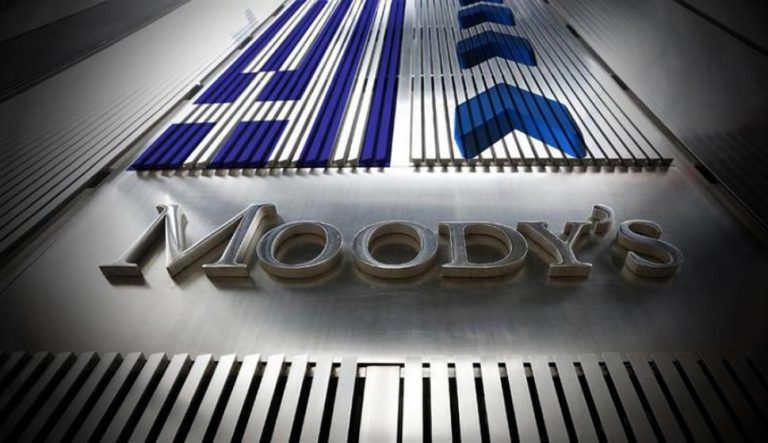 Vor crește costurile de finanțare: Moody’s se pregăteşte de o retrogradare în masă a firmelor afectate de noul COVID-19