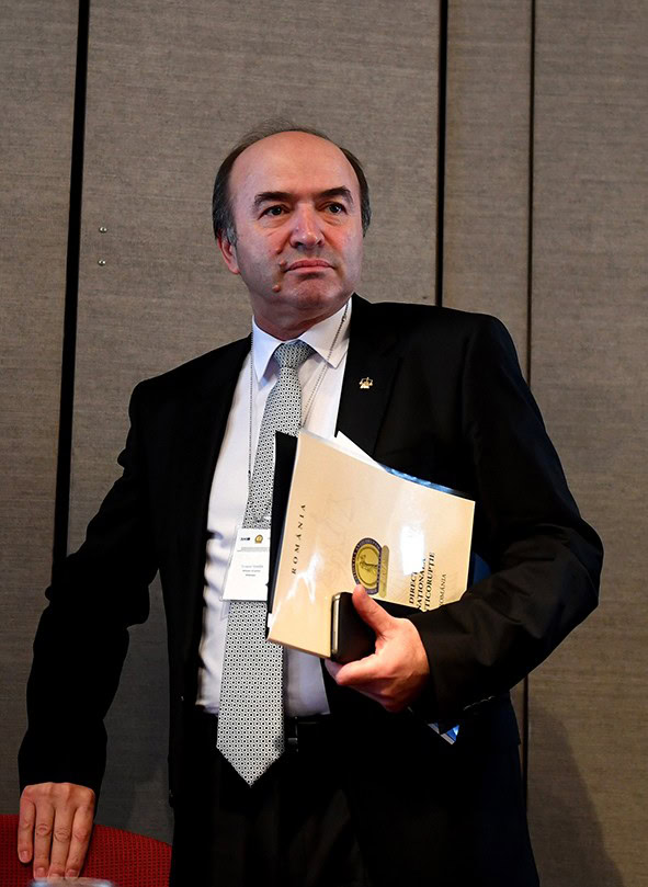 CSM și-a dat avizul pentru șefii de secții din Parchetul Antimafia propuși de Toader CSM și-a dat avizul pentru șefii de secții din Parchetul Antimafia propuși de Toader