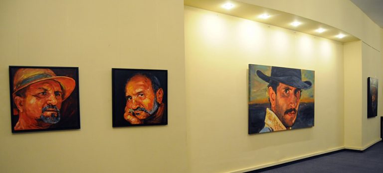 Despre „scurgerea timpului” în portrete şi colaje de afişe