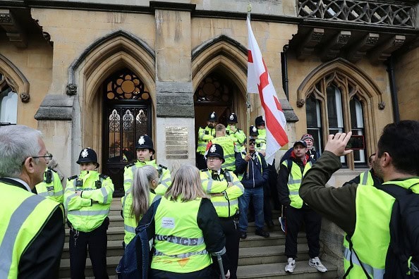 Protestatari în veste galbene au invadat sediul Procuraturii Generale a Marii Britanii