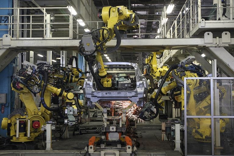 Tradiția, inginerii și taxele au accelerat industria auto.