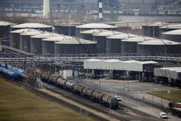 Cum unge roțile industriei pariul pe prețurile petrolului