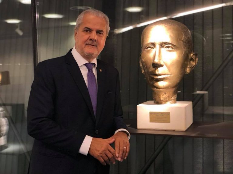 Adrian Năstase: Negocierile lui Dragnea cu statul paralel l-au dus într-o fundătură