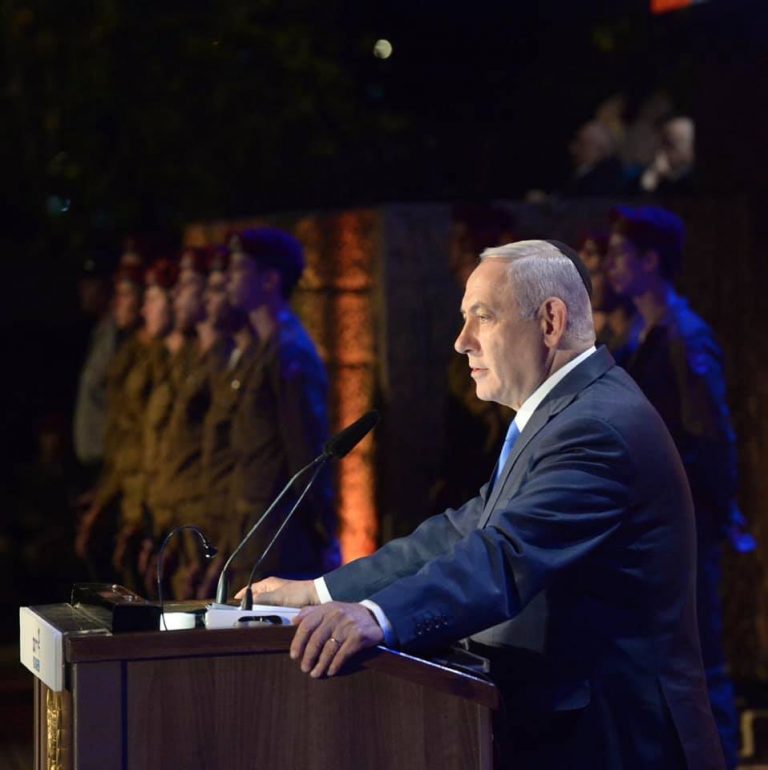Netanyahu și Gantz s-au întâlnit pentru a negocia varianta guvernului de uniune națională Netanyahu și Gantz s-au întâlnit pentru a negocia varianta guvernului de uniune națională