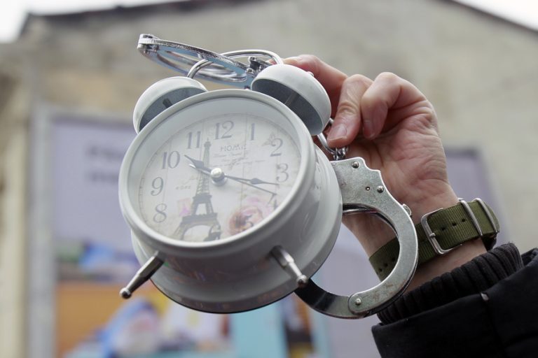 Corupția și „dublul standard”