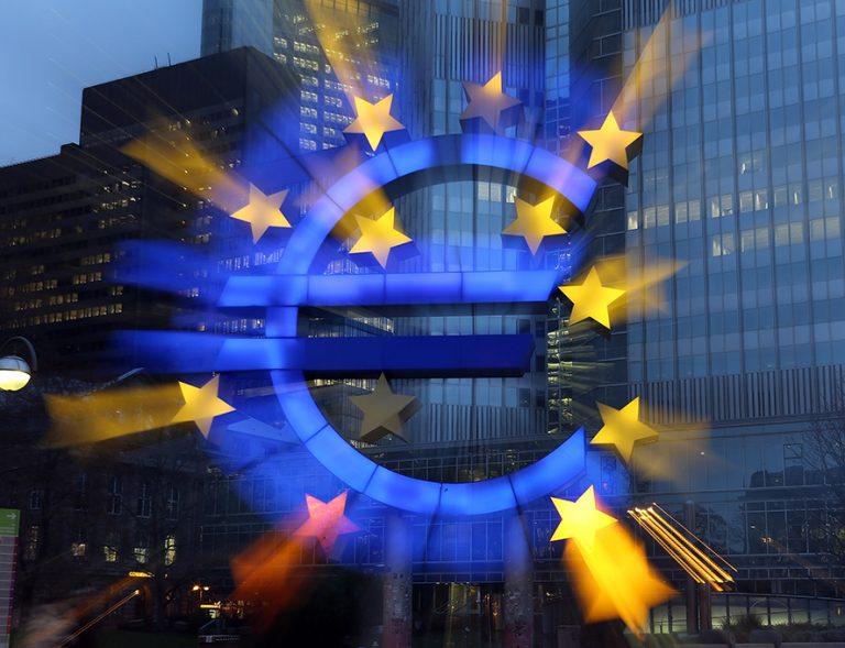 Oettinger: Comisia poate reduce fondurile europene când nu se respectă statul de drept