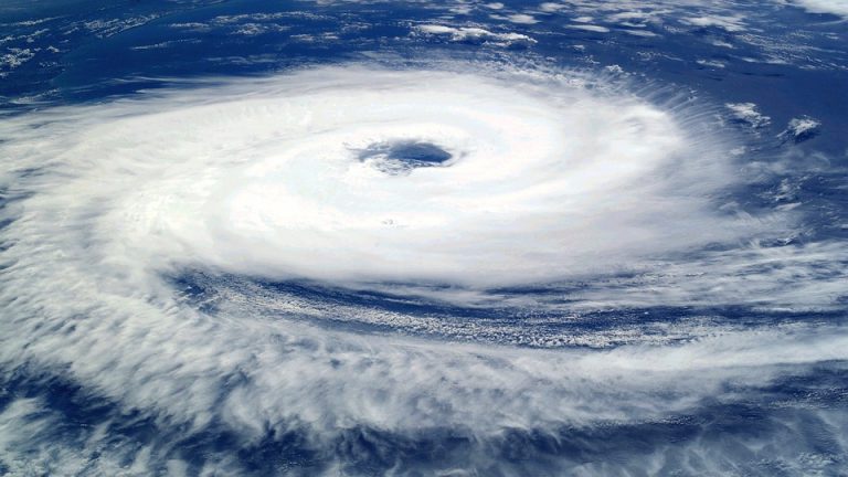 Aproape un milion de persoane, evacuate în India din calea unui ciclon Aproape un milion de persoane, evacuate în India din calea unui ciclon